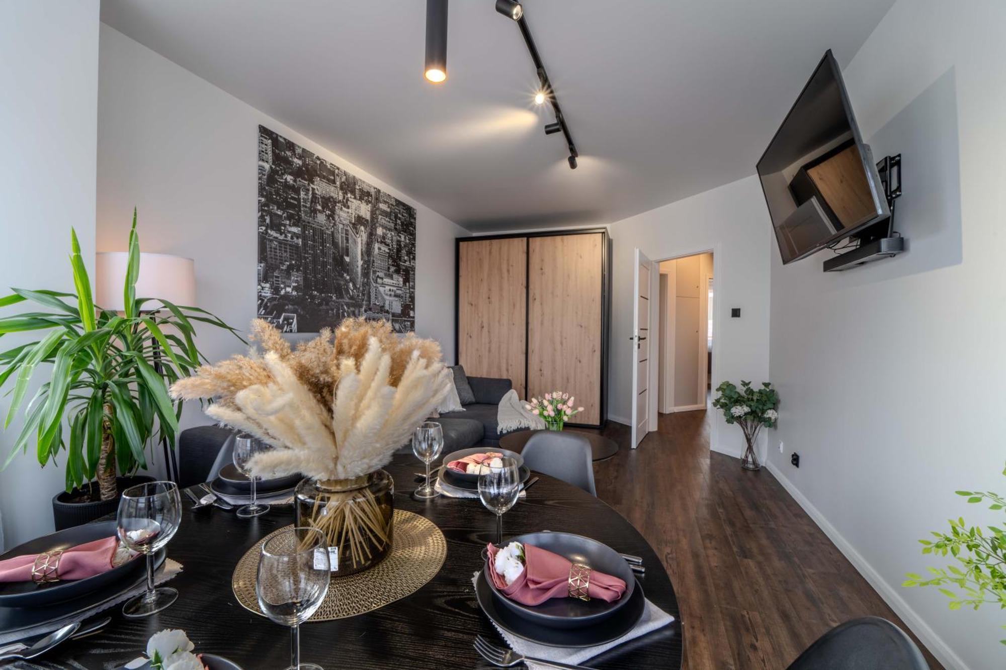 New Large Modern Apartment - City Center - 60M2 - Lift - Parking Breslavia Esterno foto