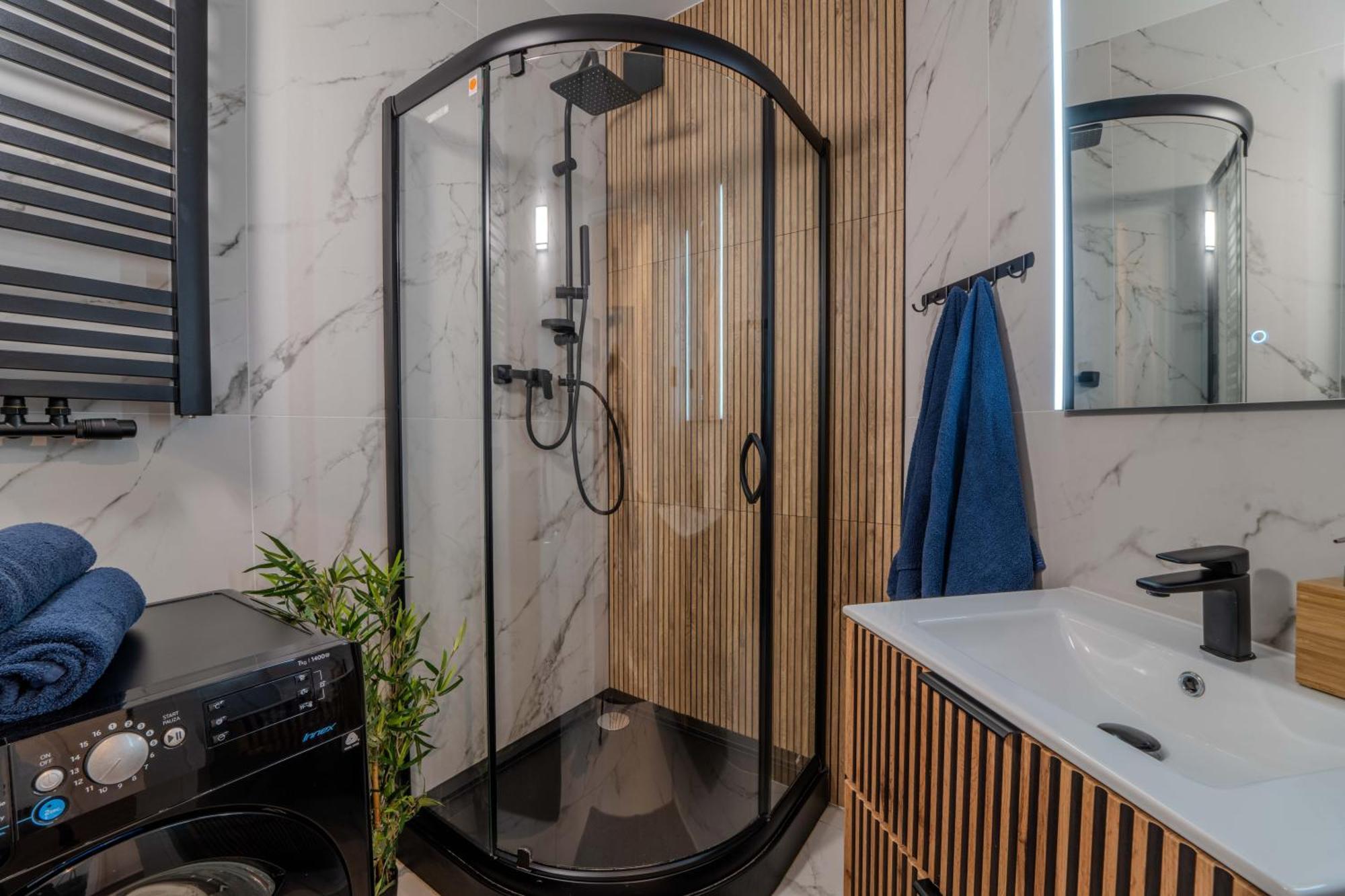 New Large Modern Apartment - City Center - 60M2 - Lift - Parking Breslavia Esterno foto