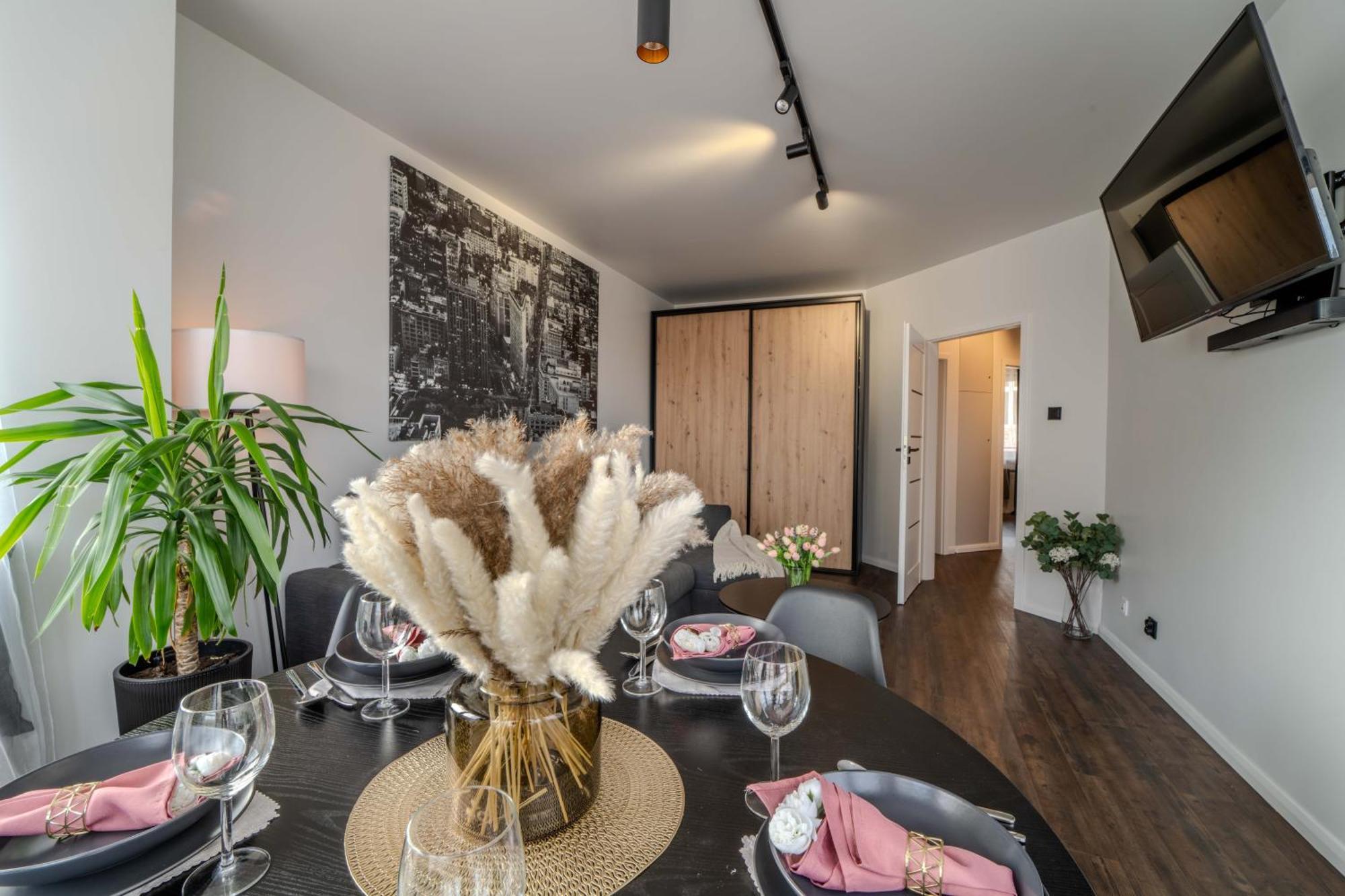 New Large Modern Apartment - City Center - 60M2 - Lift - Parking Breslavia Esterno foto